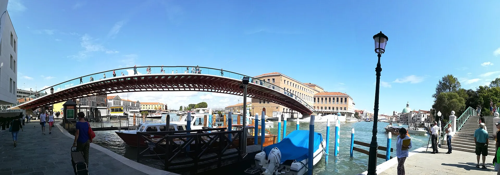 Il Ponte della Costituzione sul Canal Grande, verso Piazzale Roma